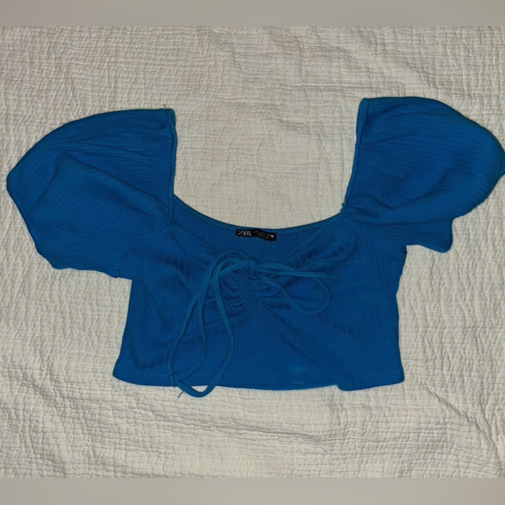 Zara blue puffy short sleeve shirt with tie in middle 💙